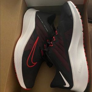 Nike zoom winflo 7 red and black shoes